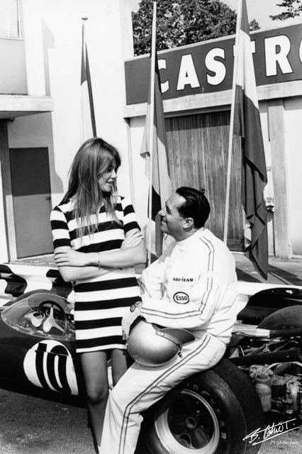 Brabham-Hardy_1966_Italy_01_BC.jpg