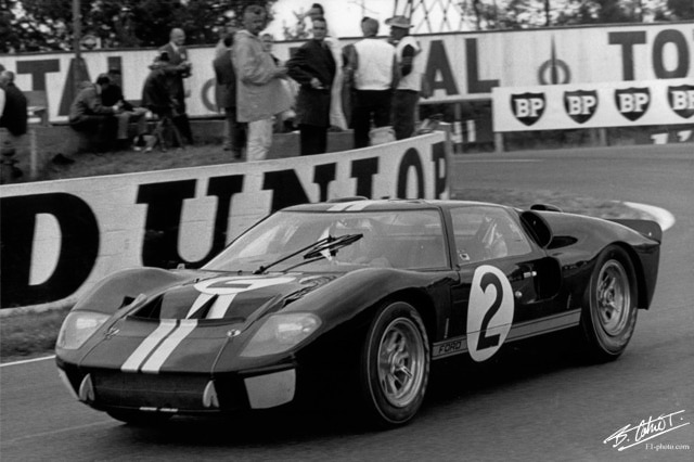 Amon-McLaren_1966_LeMans_01_BC.jpg