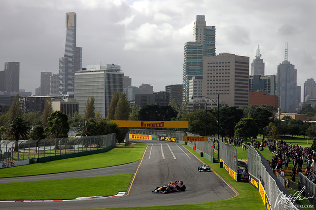 Vettel-Rosberg_2011_Australia_01_PHC.jpg
