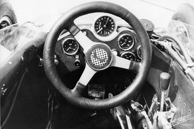 Honda-SteeringWheel_1964_Germany_01_BC.jpg