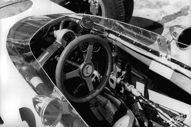 Honda-cockpit_1964_Italy_01_BC.jpg