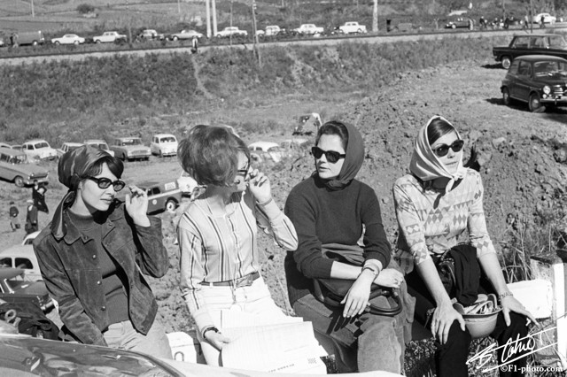 Drivers-wives_1965_Targa_01_BC.jpg