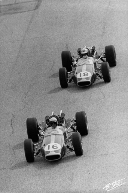 Brabham-Hulme_1967_Italy_01_BC.jpg