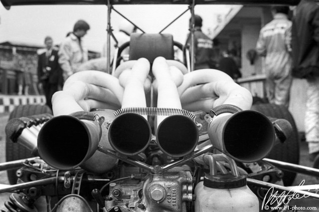 Engine-Ferrari_1968_England_02_PHC.jpg