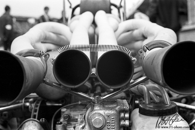Engine-Ferrari_1968_England_03_PHC.jpg