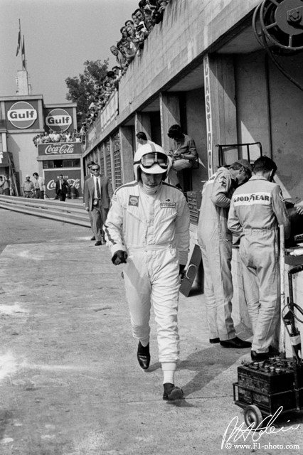 Surtees_1968_Italy_01_PHC.jpg