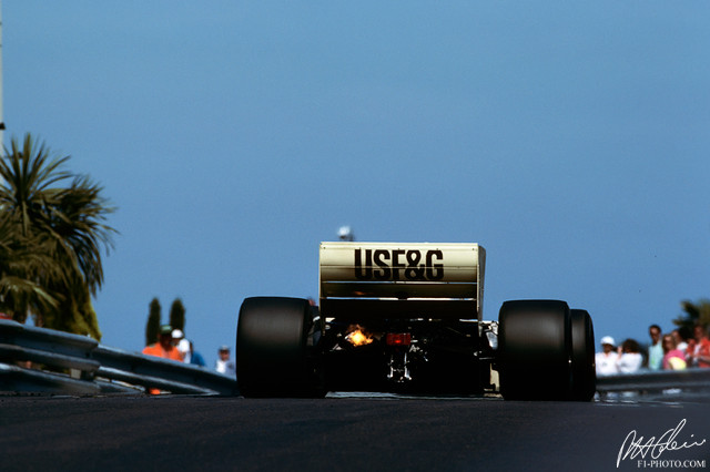 Boutsen_1986_Monaco_01_PHC.jpg