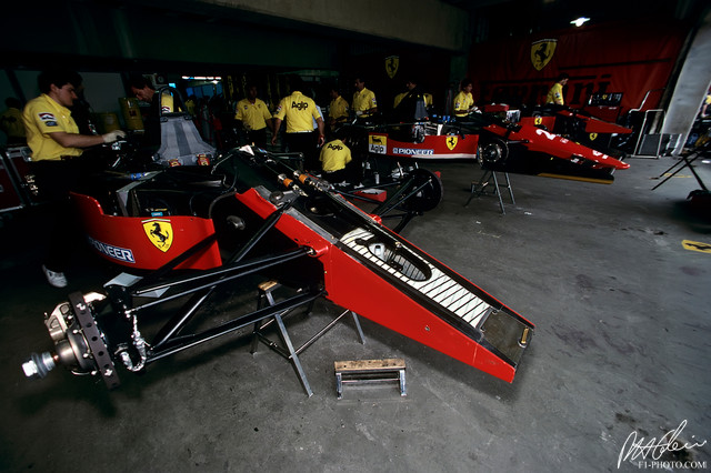 Ferrari-garage_1991_Brazil_01_PHC.jpg