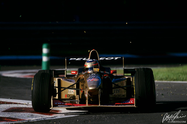 Barrichello_1996_Italy_01_PHC.jpg