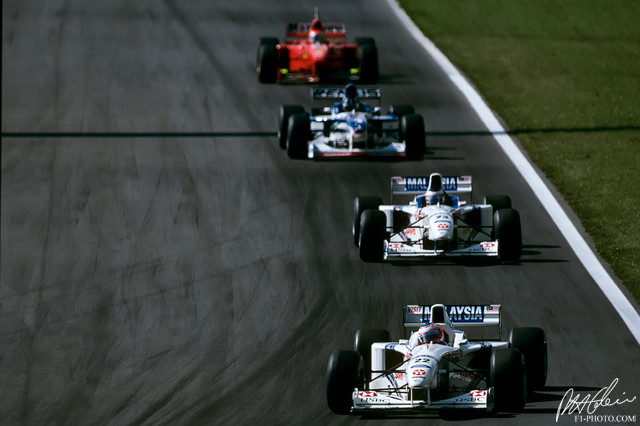 Barrichello_1997_Austria_01_PHC.jpg