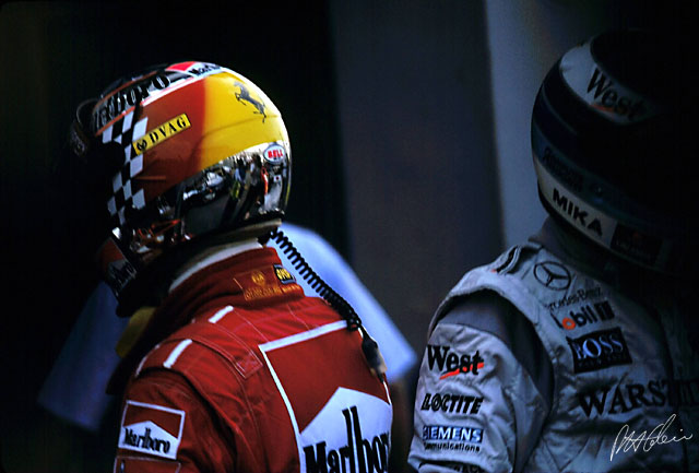 Schumacher-Hakkinen_1998_Japan_01_PHC.jpg
