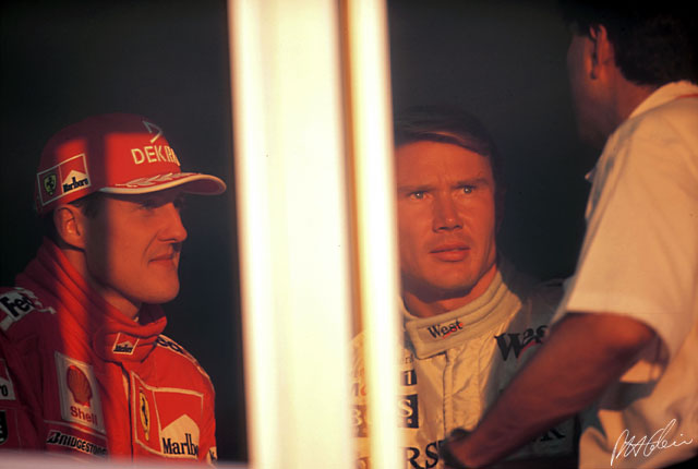 Hakkinen-Schumacher_1999_Japan_01_PHC.jpg
