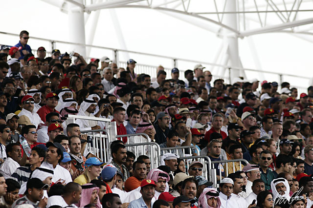 Crowd_2004_Bahrain_01_PHC.jpg