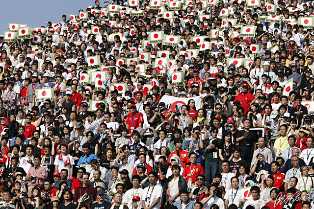 Fans_2004_Japan_02_PHC.jpg