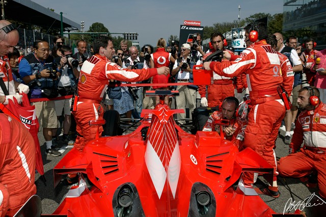 Schumacher_2006_Italy_08_PHC.jpg