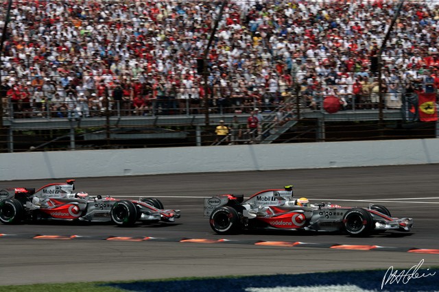 Hamilton-Alonso_2007_USA_01_PHC.jpg