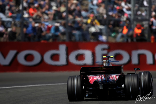Vettel_2008_England_02_PHC.jpg