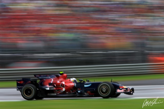 Vettel_2008_Italy_01_PHC.jpg