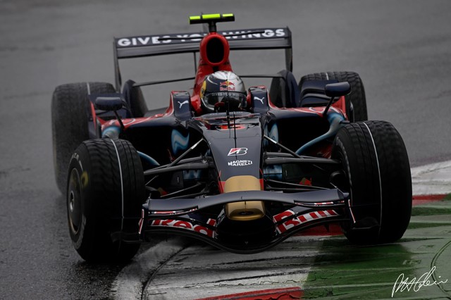 Vettel_2008_Italy_05_PHC.jpg