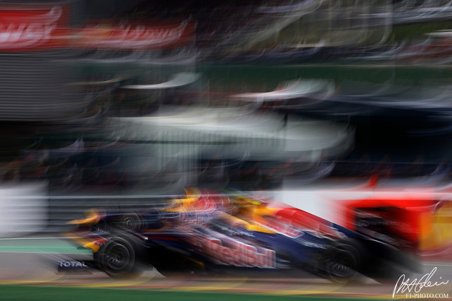 Vettel-Webber_2011_Belgium_03_PHC.jpg