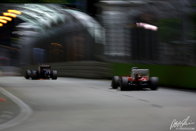 Ricciardo-Alonso_2013_Singapore_01_PHC.jpg