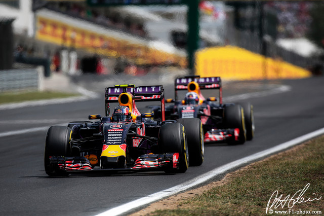 Kvyat-Ricciardo_2015_Hungary_01_PHC.jpg