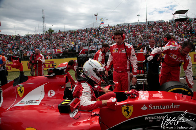Vettel_2015_Hungary_13_PHC.jpg