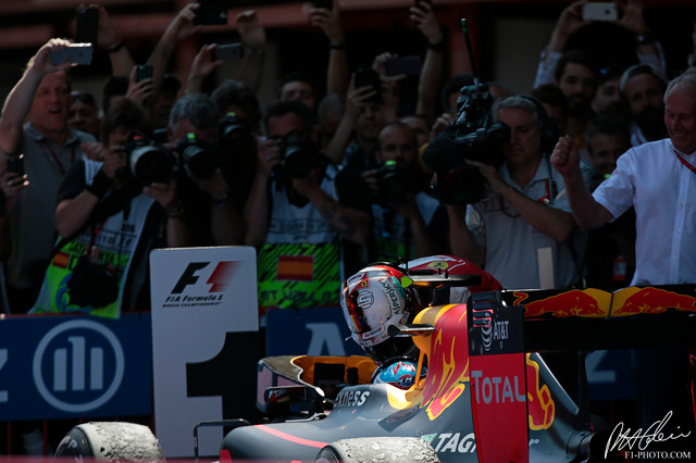 Verstappen-Vettel_2016_Spain_01_PHC.jpg